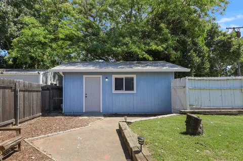 Exterior - 2829 Leland Ave, Redding, CA 96001 photo 6 of 8