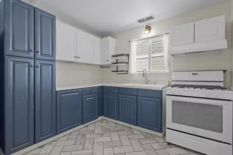 Kitchen - 2829 Leland Ave, Redding, CA 96001 photo 2 of 3