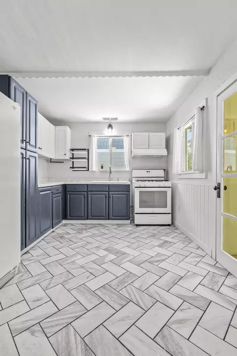 Kitchen - 2829 Leland Ave, Redding, CA 96001 photo 3 of 3