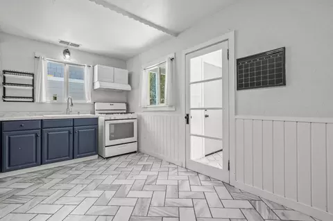 Entry Way - 2829 Leland Ave, Redding, CA 96001 photo 1 of 1
