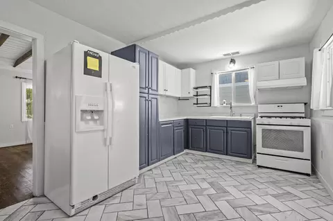 Kitchen - 2829 Leland Ave, Redding, CA 96001 photo 1 of 3