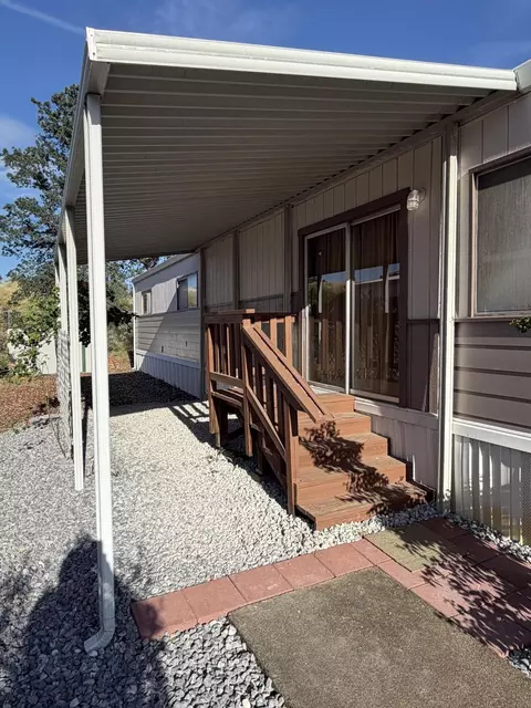 1449 Menomenee Ln, Redding, CA 96003 photo 2