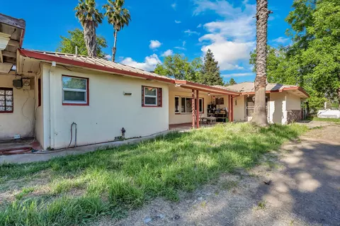 Exterior - 19133 Smith Ln, Redding, CA 96002 photo 2 of 5