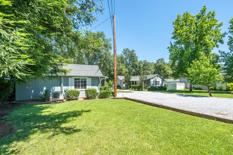 2470 Sacramento St, Redding, CA 96001