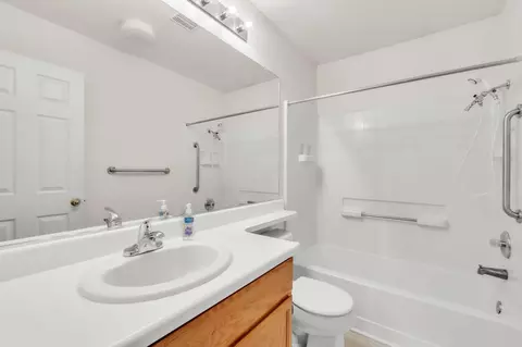 Bath - 1368 Grouse Dr, Redding, CA 96003 photo 2 of 2