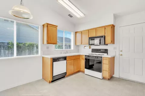 Kitchen - 1368 Grouse Dr, Redding, CA 96003 photo 2 of 2