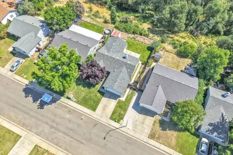 View/Area - 1368 Grouse Dr, Redding, CA 96003 photo 5 of 6