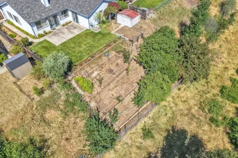 View/Area - 1368 Grouse Dr, Redding, CA 96003 photo 2 of 6