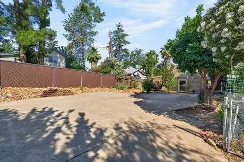 Exterior - 2405 Butte St, Redding, CA 96001 photo 10 of 18
