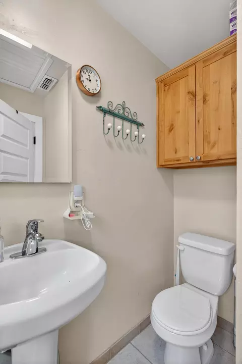 Bath - 2405 Butte St, Redding, CA 96001 photo 4 of 4