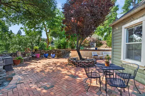 Exterior - 2405 Butte St, Redding, CA 96001 photo 7 of 18