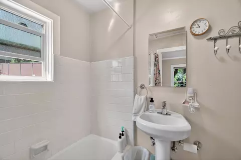 Bath - 2405 Butte St, Redding, CA 96001 photo 3 of 4