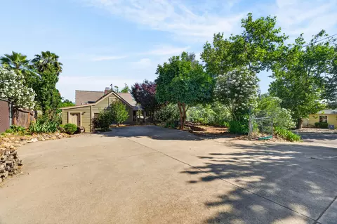Exterior - 2405 Butte St, Redding, CA 96001 photo 11 of 18