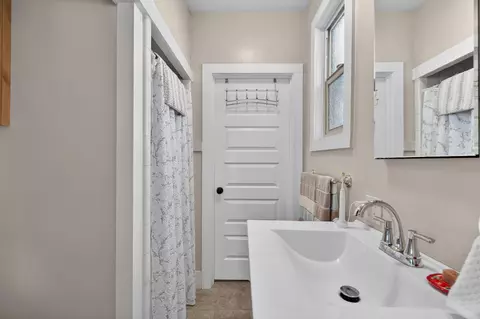 Bath - 2405 Butte St, Redding, CA 96001 photo 1 of 4