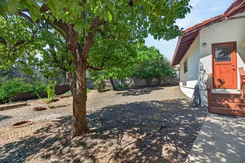 Exterior - 861 Dawson Ct, Redding, CA 96003 photo 10 of 17