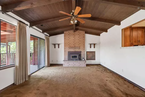 Living - 861 Dawson Ct, Redding, CA 96003 photo 2 of 7