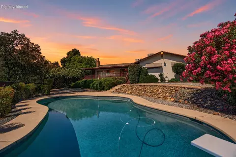 861 Dawson Ct, Redding, CA 96003