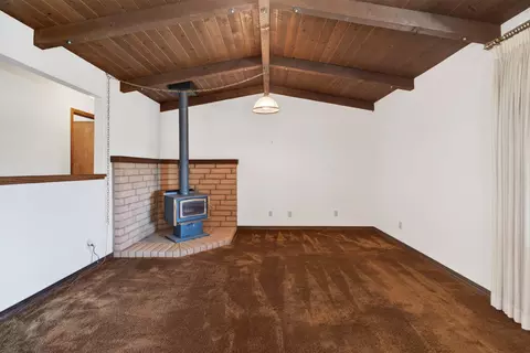 Living - 861 Dawson Ct, Redding, CA 96003 photo 4 of 7