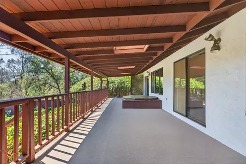 Exterior - 861 Dawson Ct, Redding, CA 96003 photo 3 of 17
