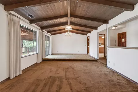 Living - 861 Dawson Ct, Redding, CA 96003 photo 6 of 7