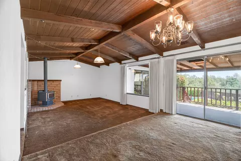 Living - 861 Dawson Ct, Redding, CA 96003 photo 5 of 7