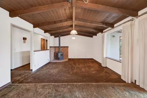 Living - 861 Dawson Ct, Redding, CA 96003 photo 3 of 7