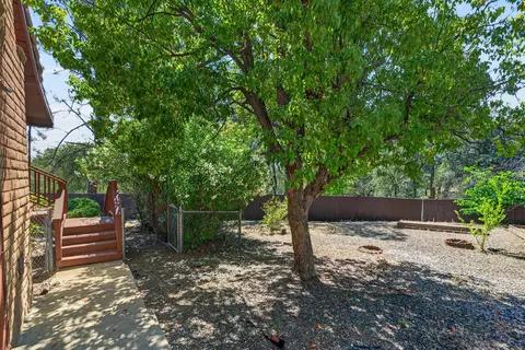 Exterior - 861 Dawson Ct, Redding, CA 96003 photo 11 of 17