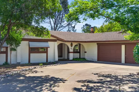 Exterior - 861 Dawson Ct, Redding, CA 96003 photo 2 of 17