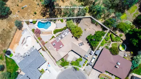 View/Area - 861 Dawson Ct, Redding, CA 96003 photo 2 of 4