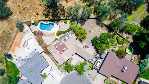 View/Area - 861 Dawson Ct, Redding, CA 96003 photo 3 of 4