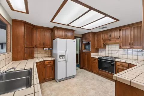 Kitchen - 861 Dawson Ct, Redding, CA 96003 photo 1 of 6
