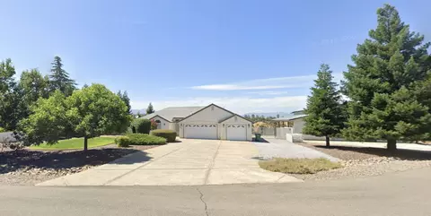 6960 Amber Ridge Dr, Anderson, CA 96007