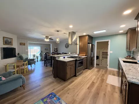 1405 Robinson Dr, Red Bluff, CA 96080 photo 2