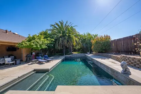 Exterior - 2372 Tradition Way, Redding, CA 96001 photo 11 of 25