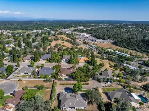 View/Area - 2372 Tradition Way, Redding, CA 96001 photo 4 of 9