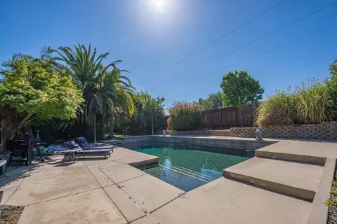 Exterior - 2372 Tradition Way, Redding, CA 96001 photo 15 of 25
