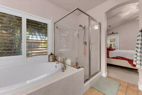 Bath - 2372 Tradition Way, Redding, CA 96001 photo 4 of 5