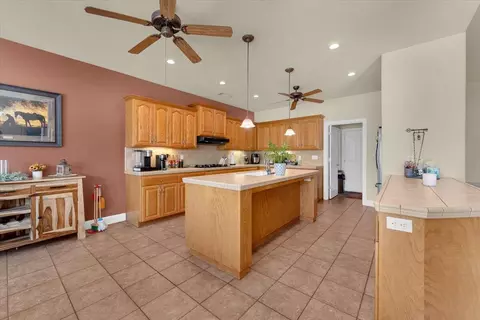 Kitchen - 2372 Tradition Way, Redding, CA 96001 photo 6 of 8