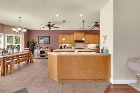 Kitchen - 2372 Tradition Way, Redding, CA 96001 photo 7 of 8