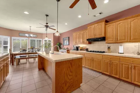 Kitchen - 2372 Tradition Way, Redding, CA 96001 photo 5 of 8