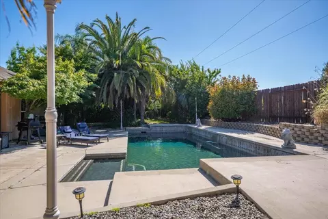 Exterior - 2372 Tradition Way, Redding, CA 96001 photo 14 of 25