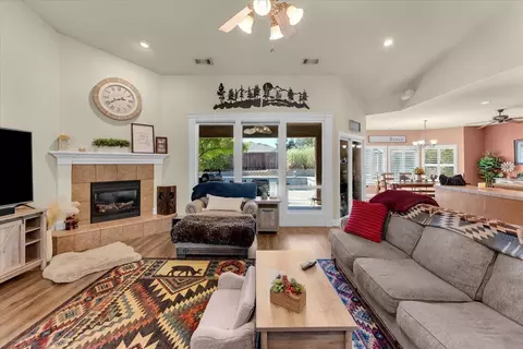 Living - 2372 Tradition Way, Redding, CA 96001 photo 2 of 3