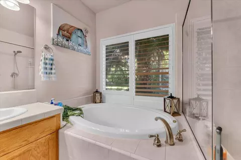 Bath - 2372 Tradition Way, Redding, CA 96001 photo 3 of 5