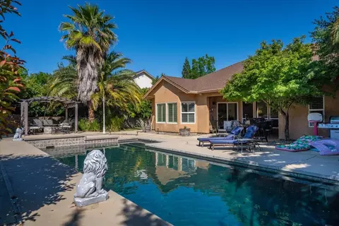 Exterior - 2372 Tradition Way, Redding, CA 96001 photo 5 of 25
