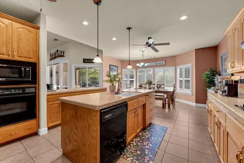 Kitchen - 2372 Tradition Way, Redding, CA 96001 photo 3 of 8
