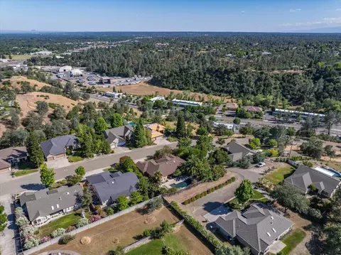 View/Area - 2372 Tradition Way, Redding, CA 96001 photo 3 of 9