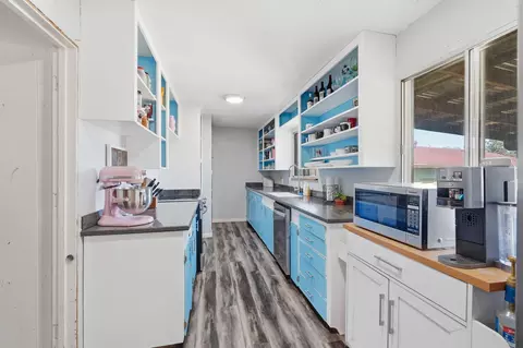 Kitchen - 22189 Old Alturas Rd, Redding, CA 96003 photo 1 of 6