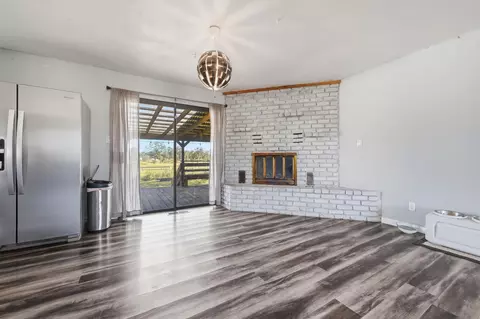 Living - 22189 Old Alturas Rd, Redding, CA 96003 photo 2 of 5