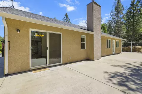 Exterior - 17717 Walker Mine Rd, Redding, CA 96003 photo 6 of 17
