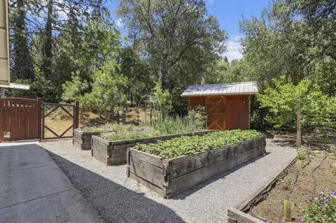 Exterior - 17717 Walker Mine Rd, Redding, CA 96003 photo 13 of 17